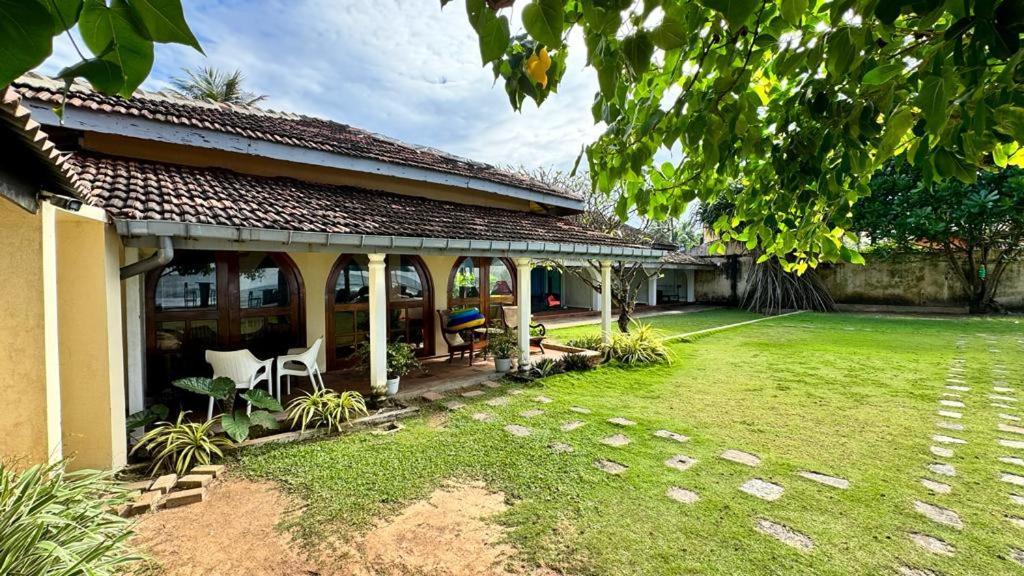 Isle Of Thalpe Bed & Breakfast Unawatuna Exterior photo