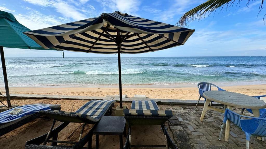 Isle Of Thalpe Bed & Breakfast Unawatuna Exterior photo